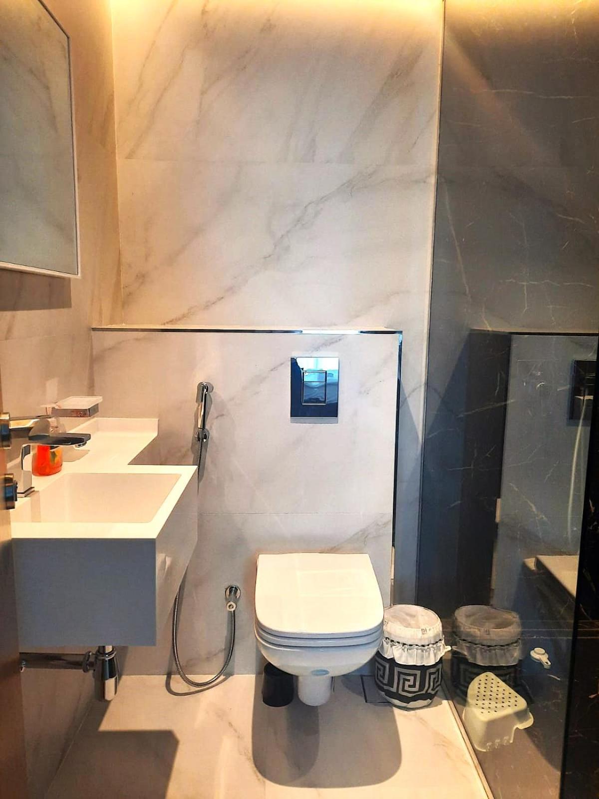 Upgraded 2 Bedroom At Marina Apartment