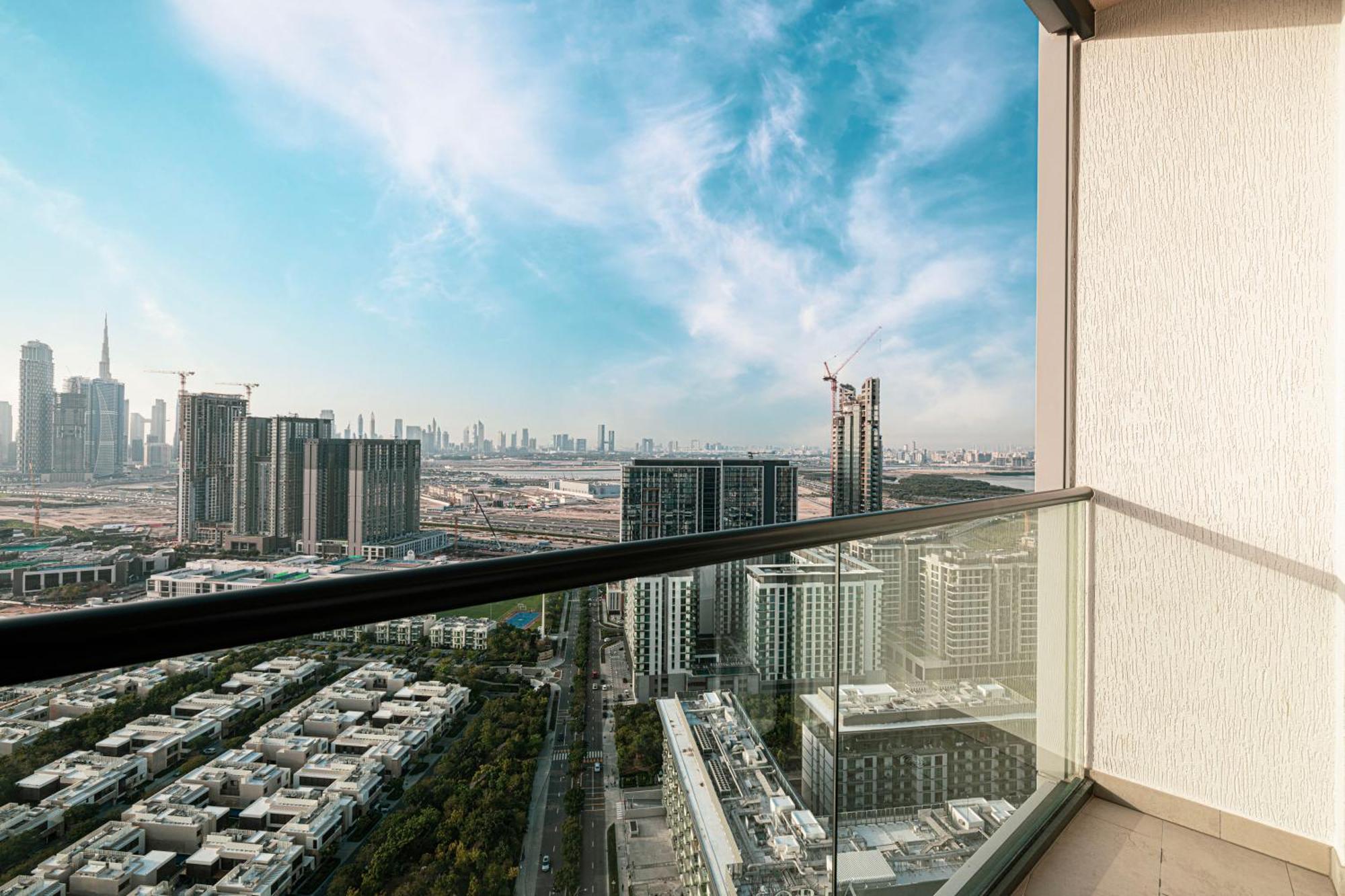 Easemytrip - Sobha Waves Luxury, 1br With Burj Khalifa View *