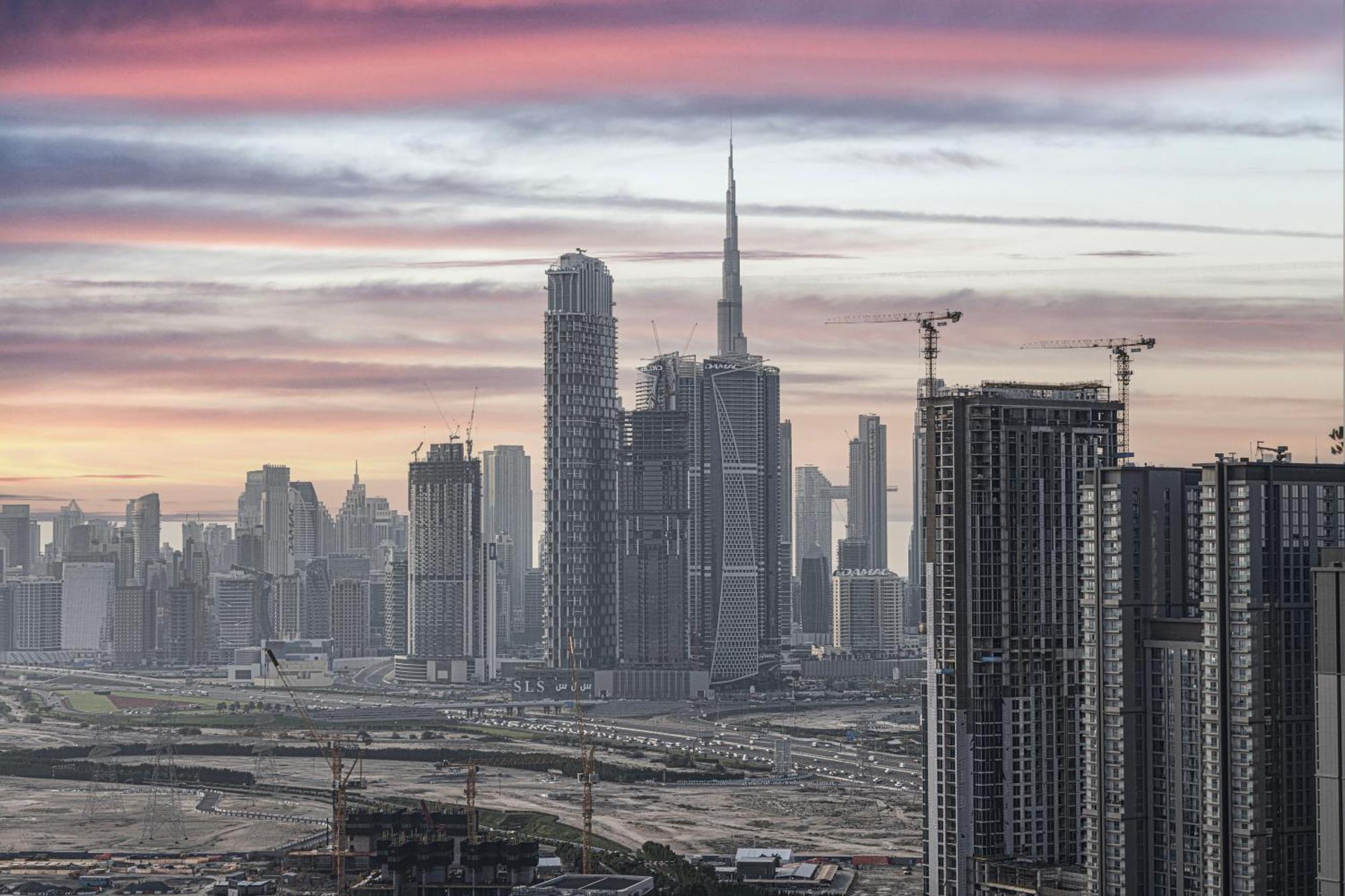 Apartment Easemytrip - Sobha Waves Luxury, 1br With Burj Khalifa View Dubai