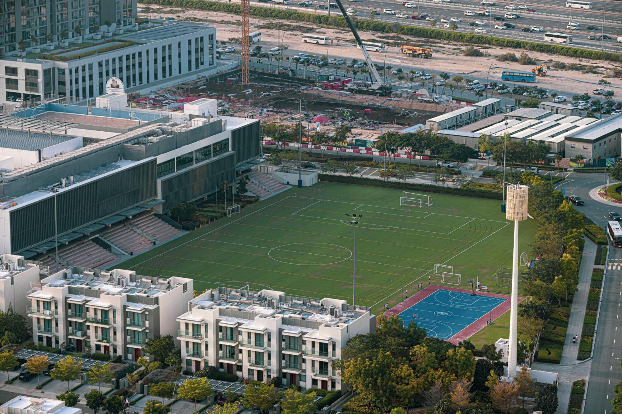 Easemytrip - Sobha Waves Luxury, 1br With Burj Khalifa View * Dubai