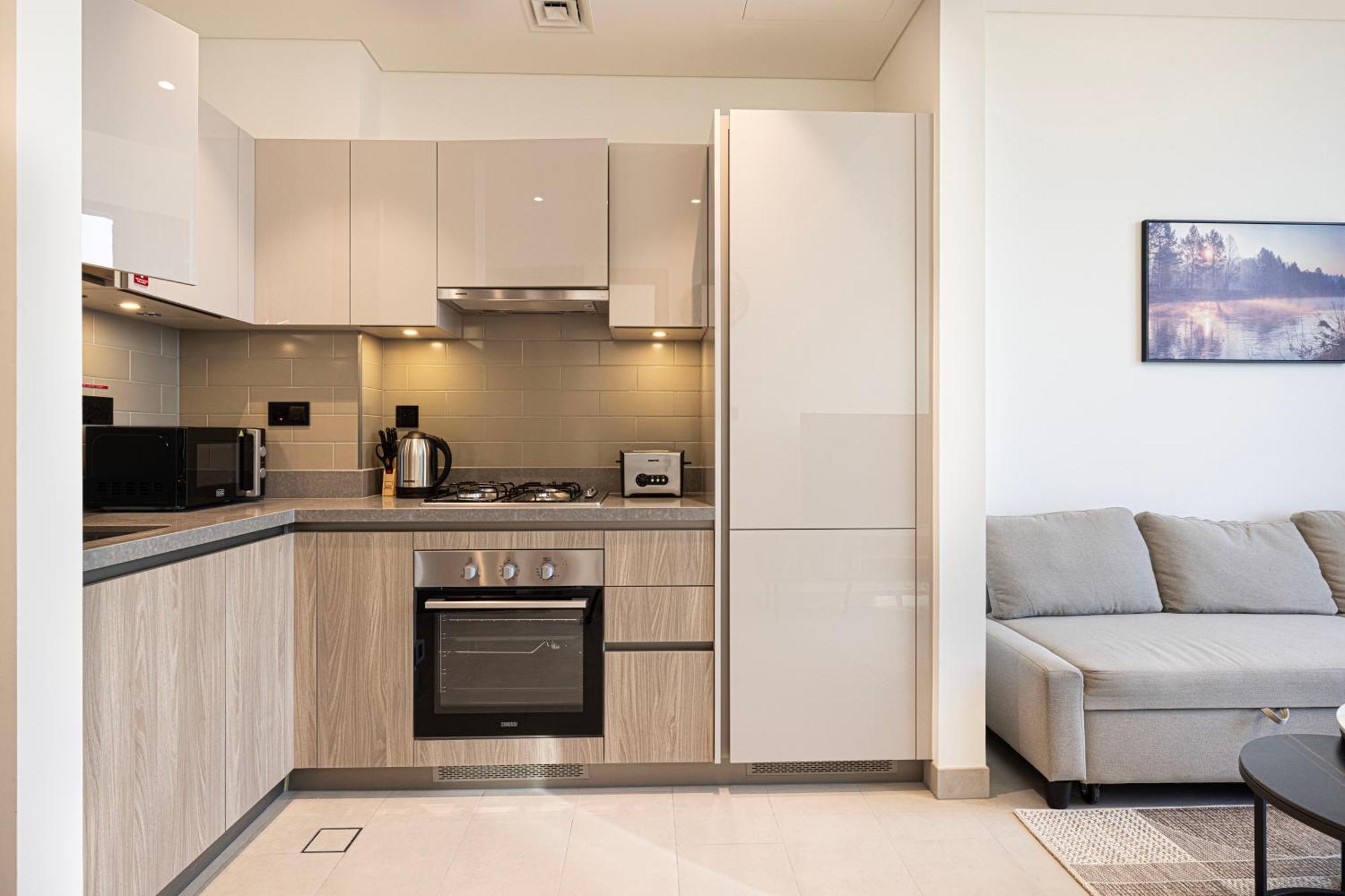 Easemytrip - Sobha Waves Luxury, 1br With Burj Khalifa View Apartment Dubai