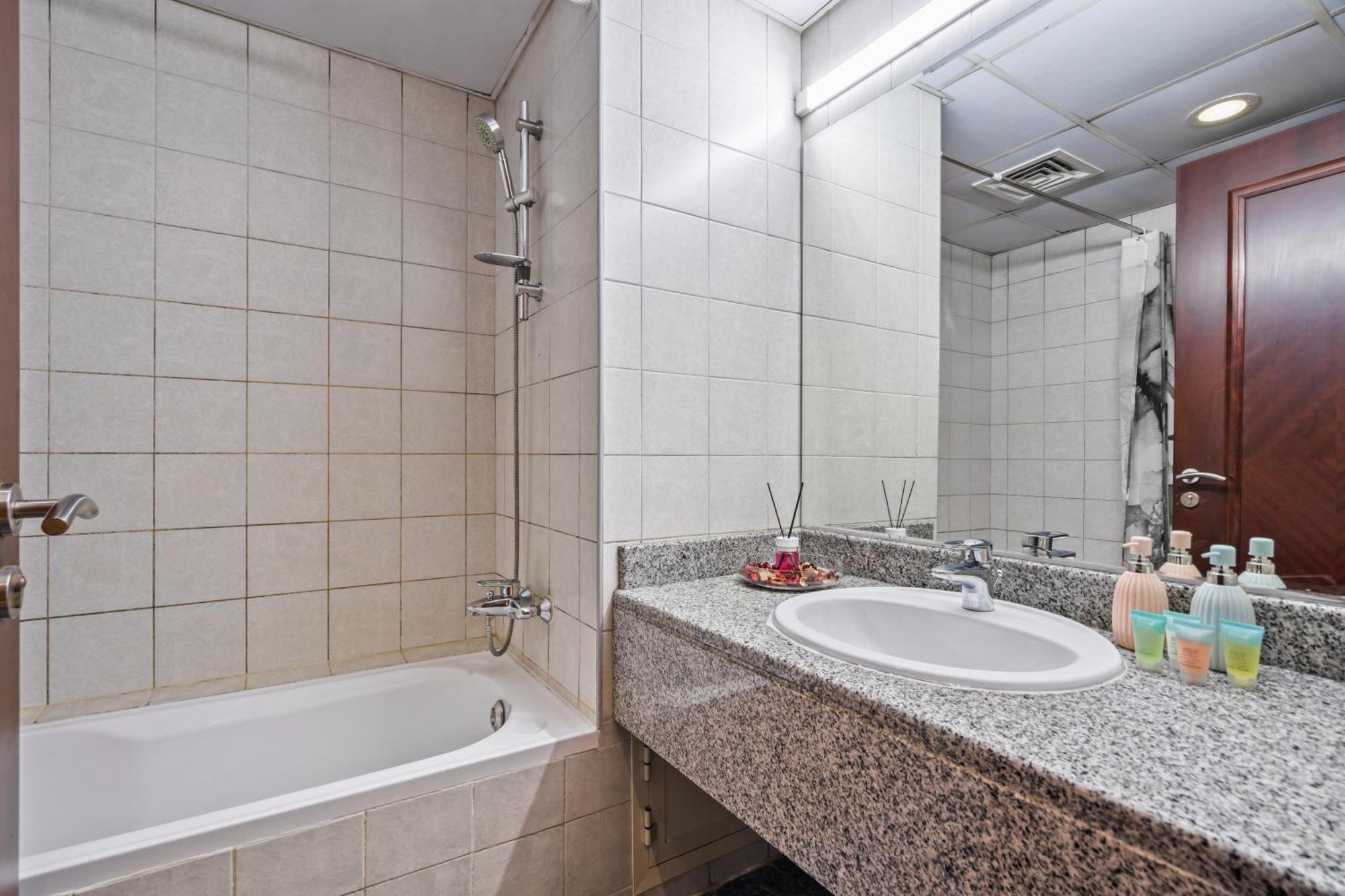 Cozy Close To Jbr And Marina Apartment *