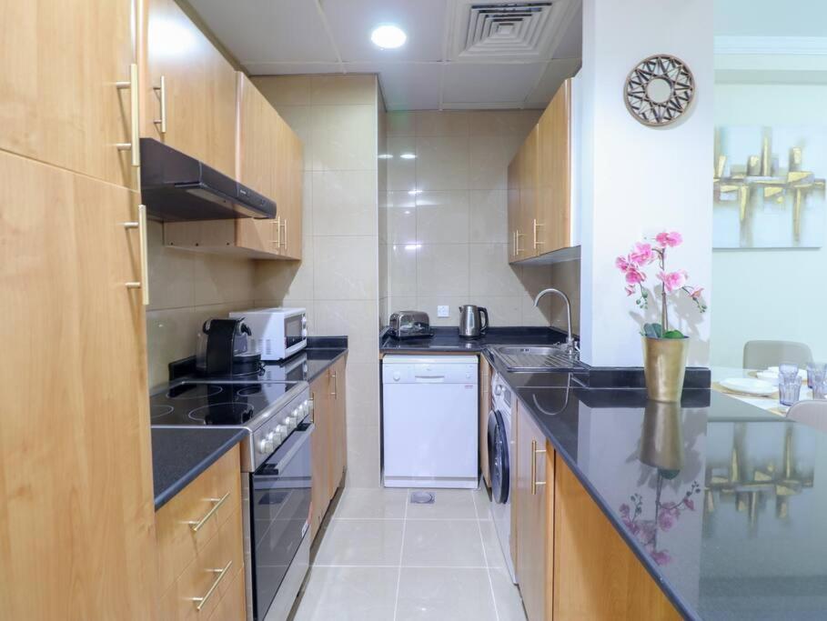 Vibrant 1 Bedroom At Barasti-dubai Marina Apartment