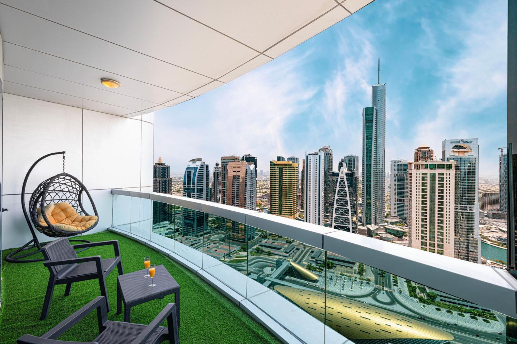 Expansive 5br Marina Near Jbr *