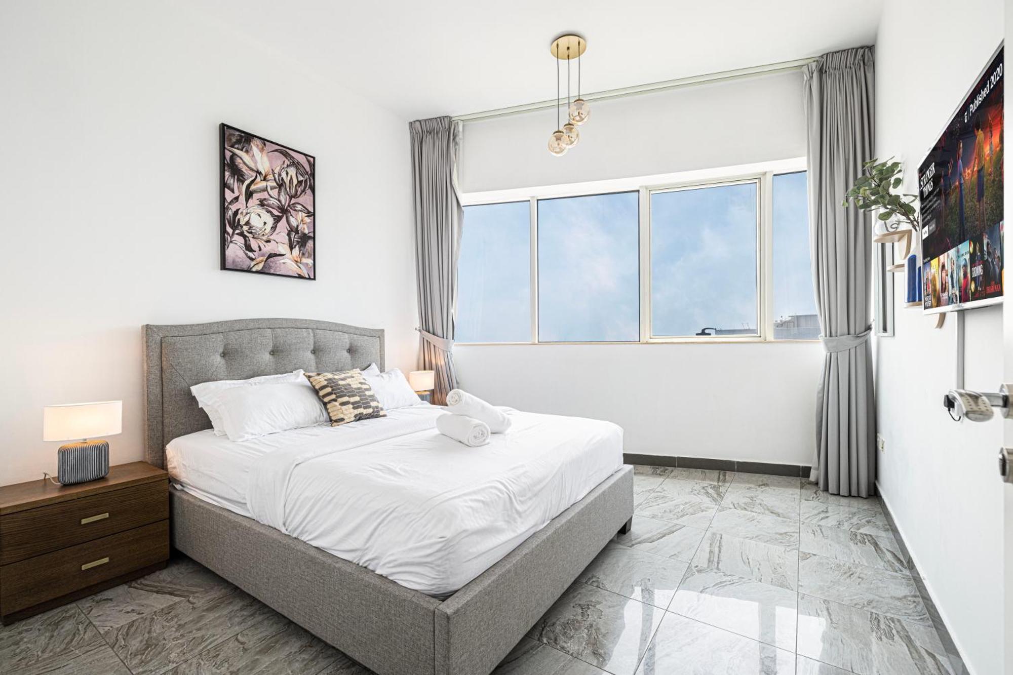 Expansive 5br Marina Near Jbr *