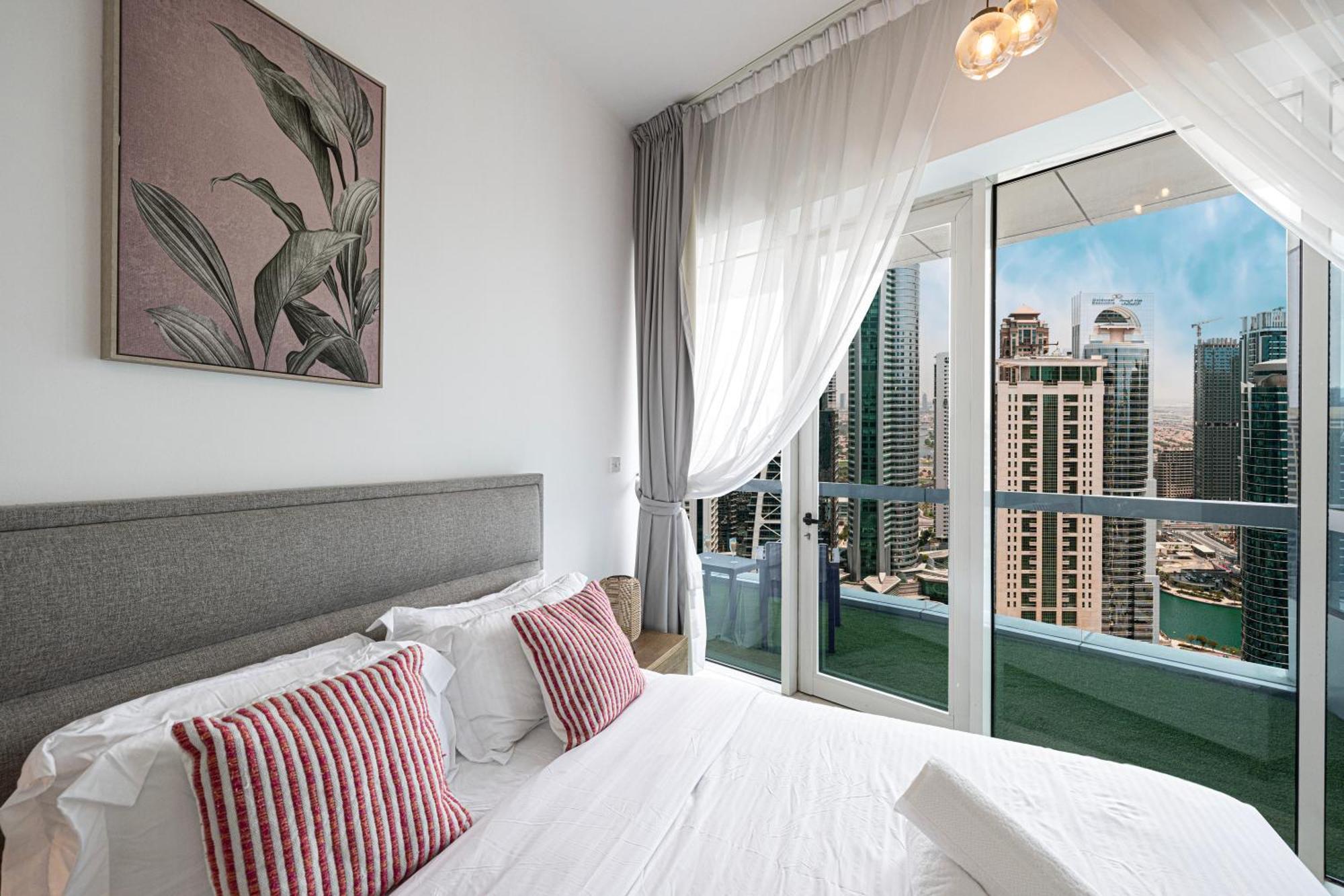 Expansive 5br Marina Near Jbr *