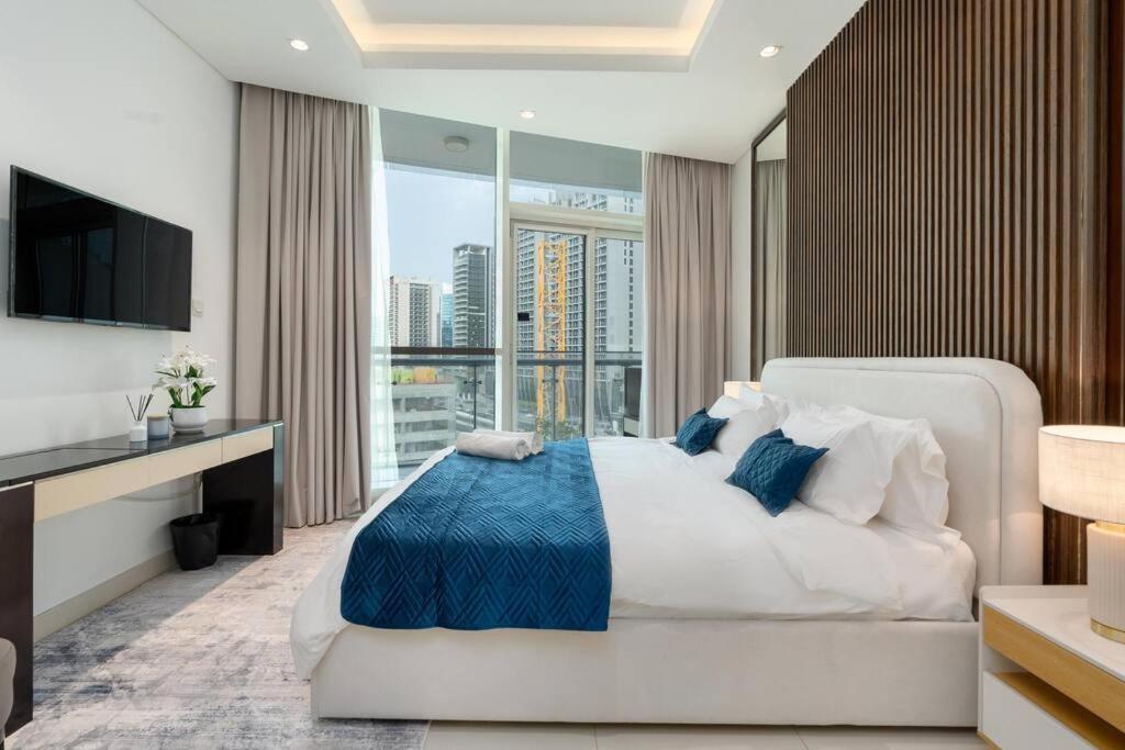 Burj Khalifa View 2 Bedroom In Downtown Apartment *