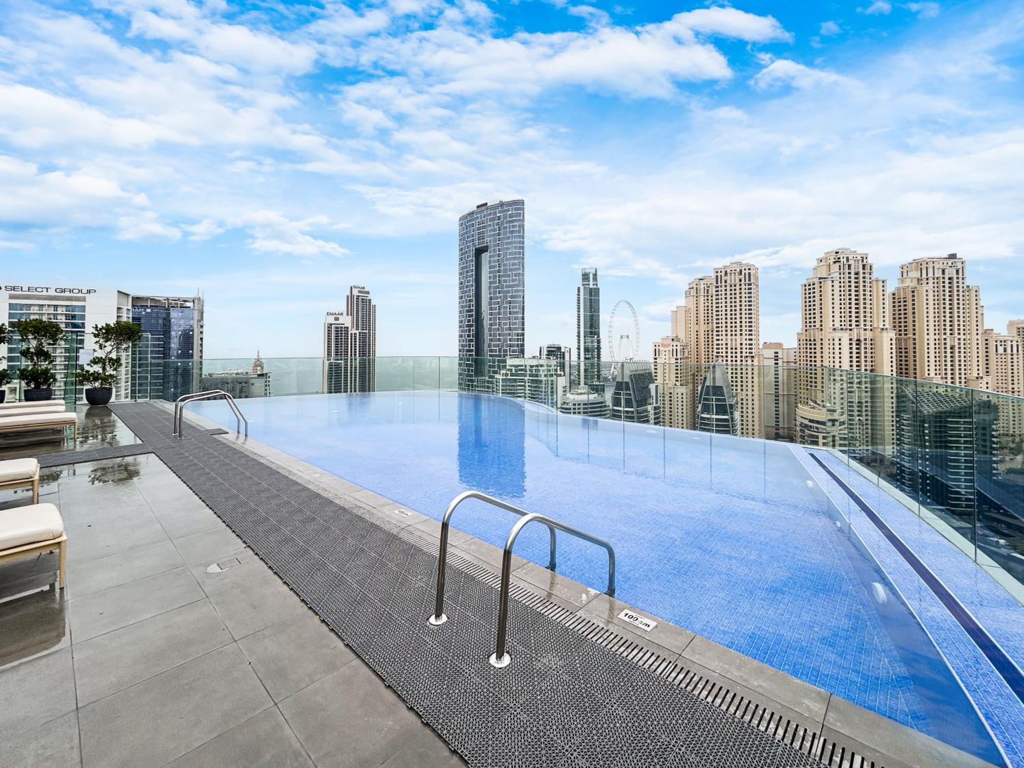Luxe Marina View With Rooftop Pool