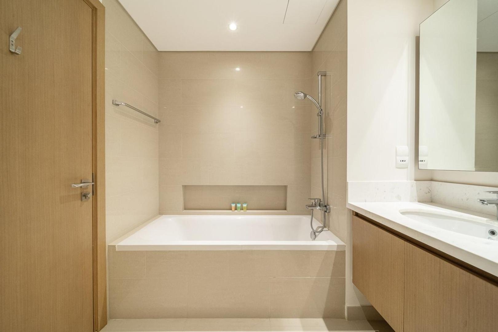 Apartment Luxe | Luxury 2br | Creek View | Modern & Cozy *