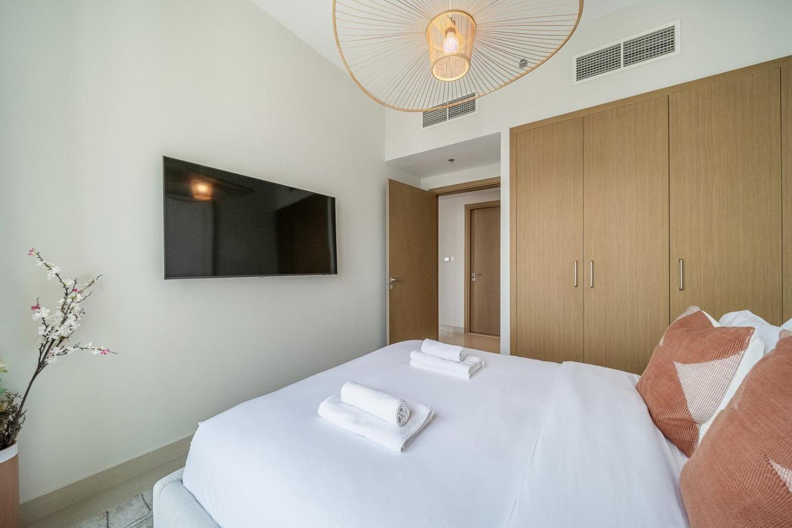 Luxe | Luxury 2br | Creek View | Modern & Cozy Dubai