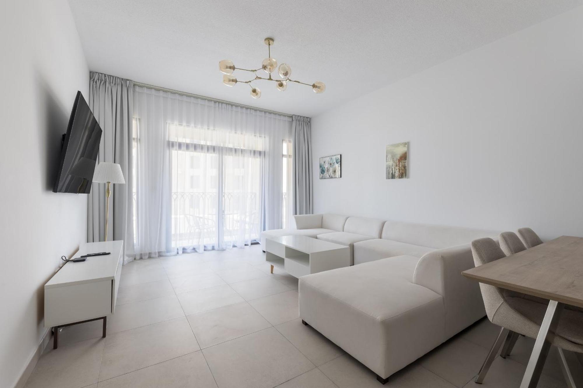1bd Partial Burj Al Arab View Prime Location Dubai
