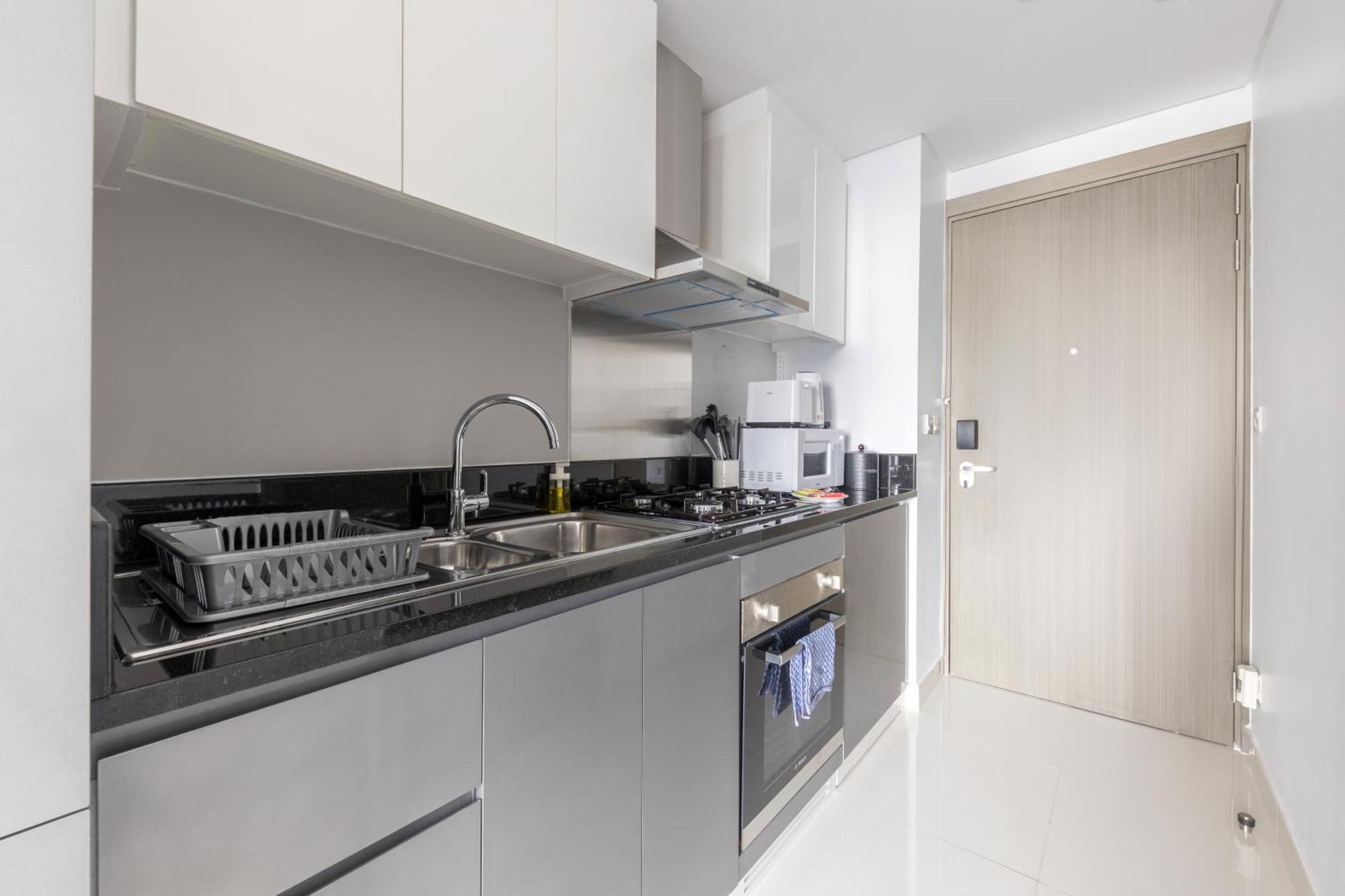 Apartment Stunning Canal Viewbusiness Bay High Floorstudio *