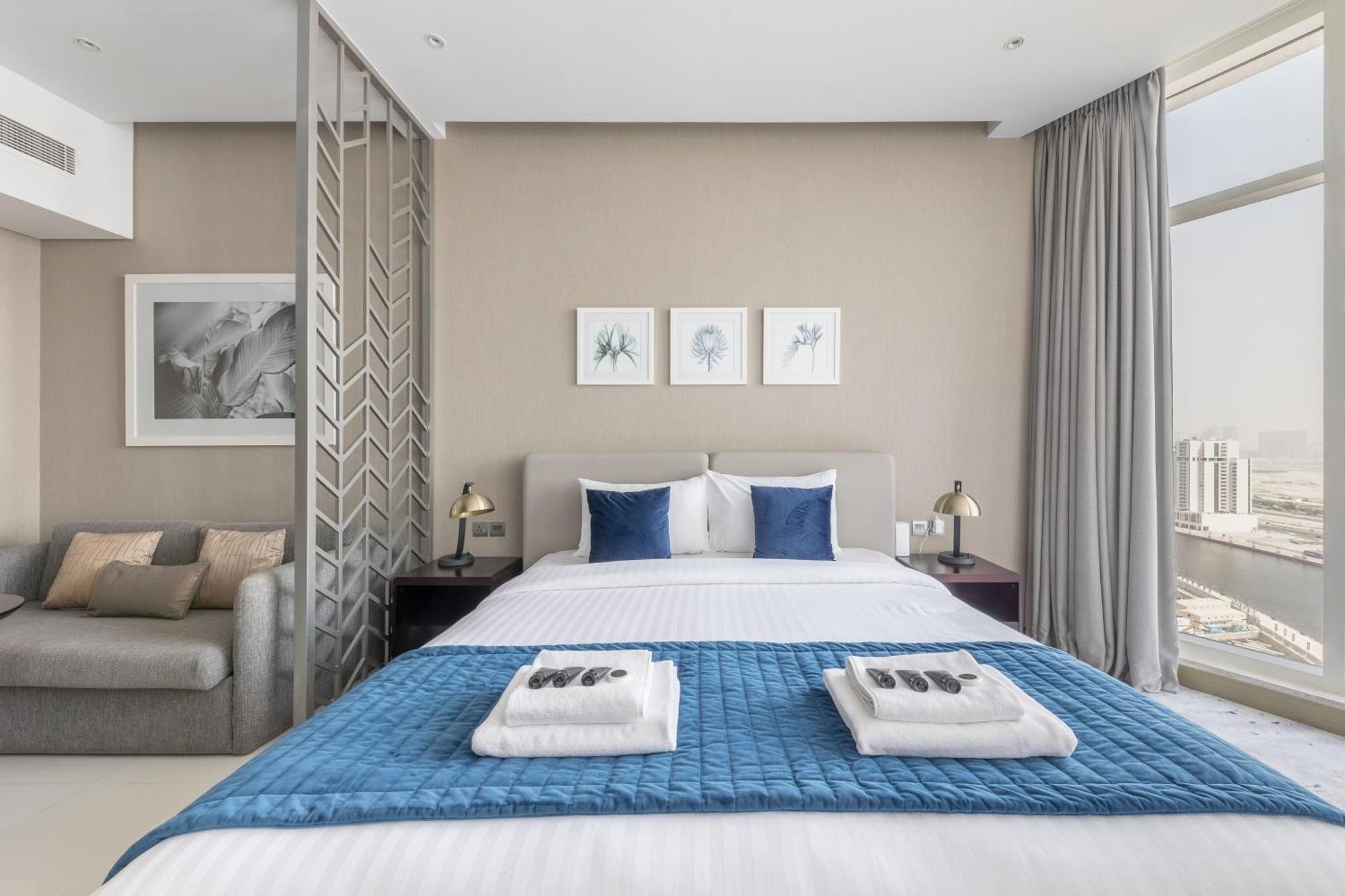 Stunning Canal Viewbusiness Bay High Floorstudio *