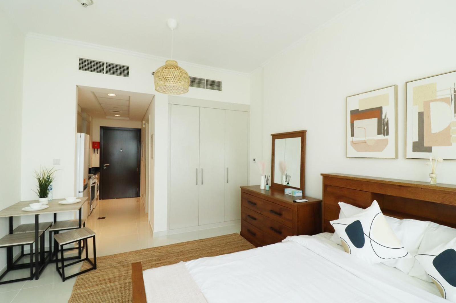 Apartment Bliss - Carson C *