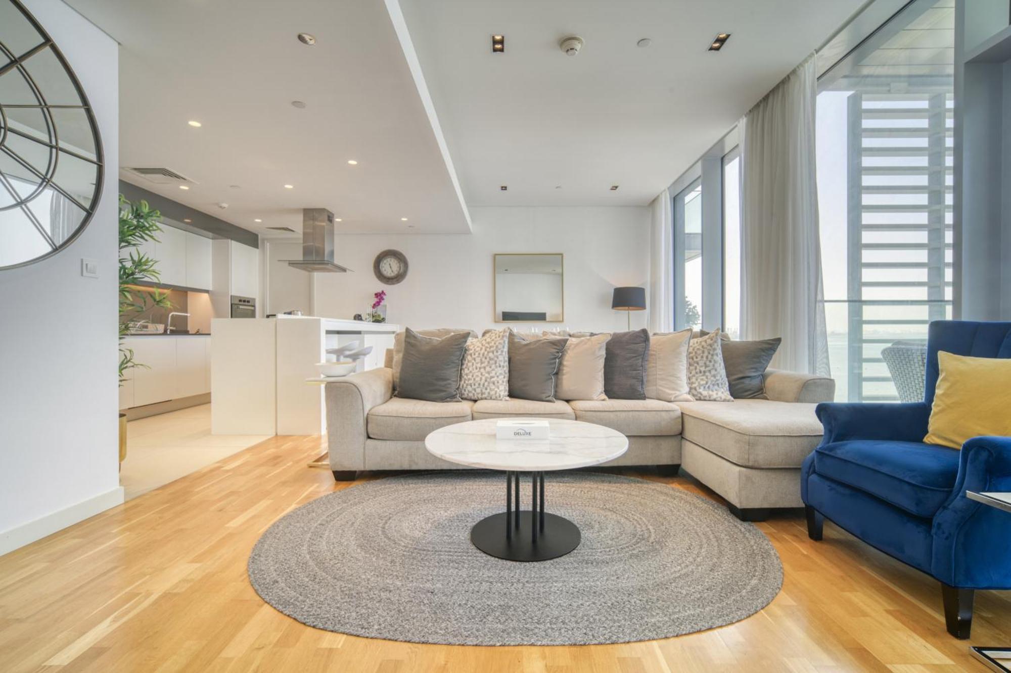 Shadow Of The Sun By Lagom Apartment *