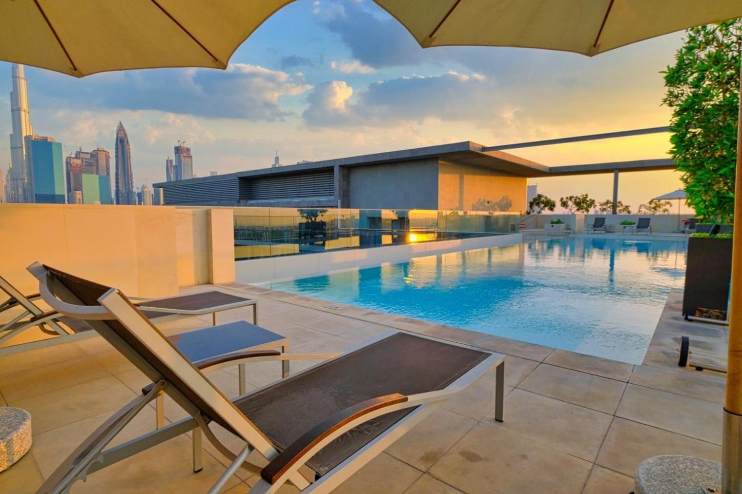 Blueground Building 24 Pool Gym View Dxb-1385 Dubai