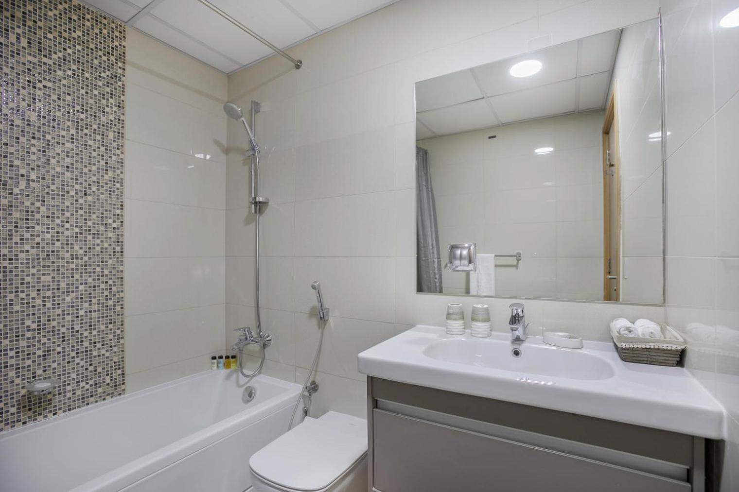 Blueground Marina Pool Gym Dxb-418 Apartment Dubai