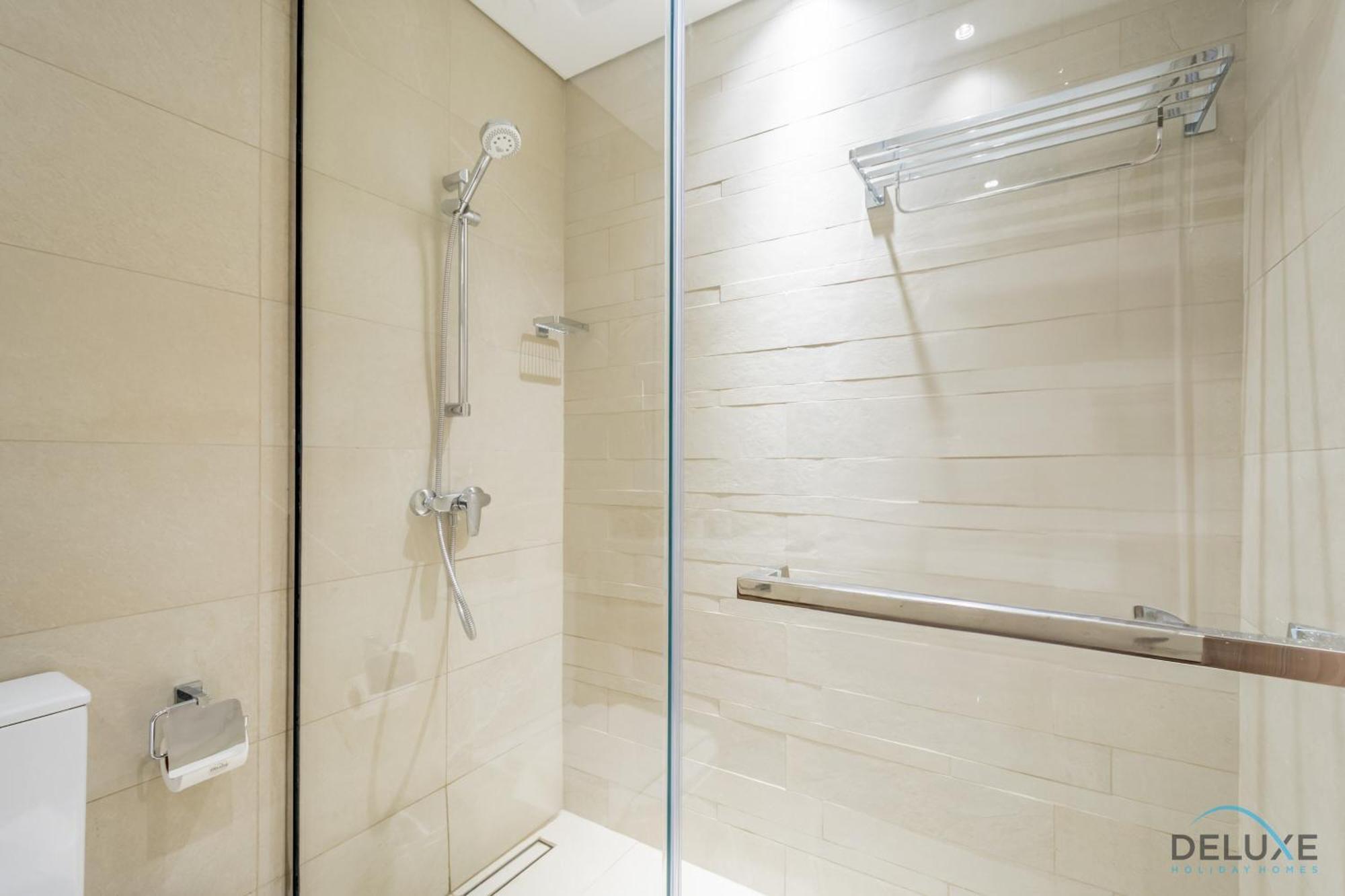 Apartment Inviting 2br In Azizi Riviera 39, Al Merkadh By Deluxe Homes