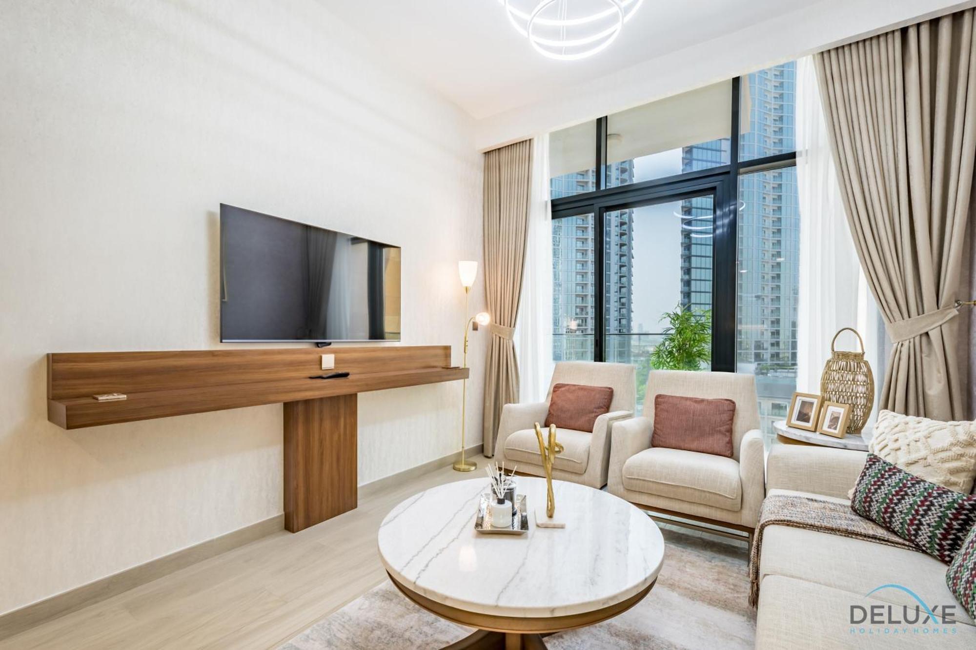 Apartment Inviting 2br In Azizi Riviera 39, Al Merkadh By Deluxe Homes