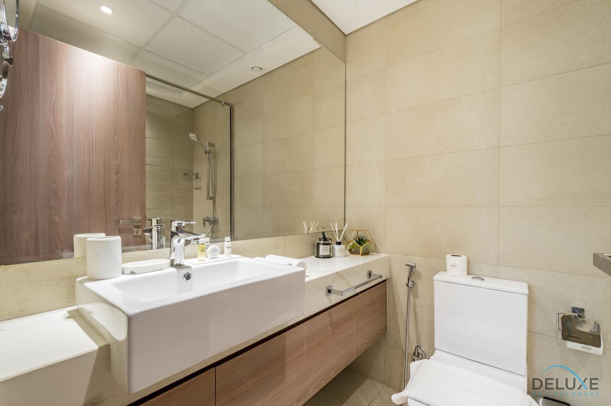 Inviting 2br In Azizi Riviera 39, Al Merkadh By Deluxe Homes *