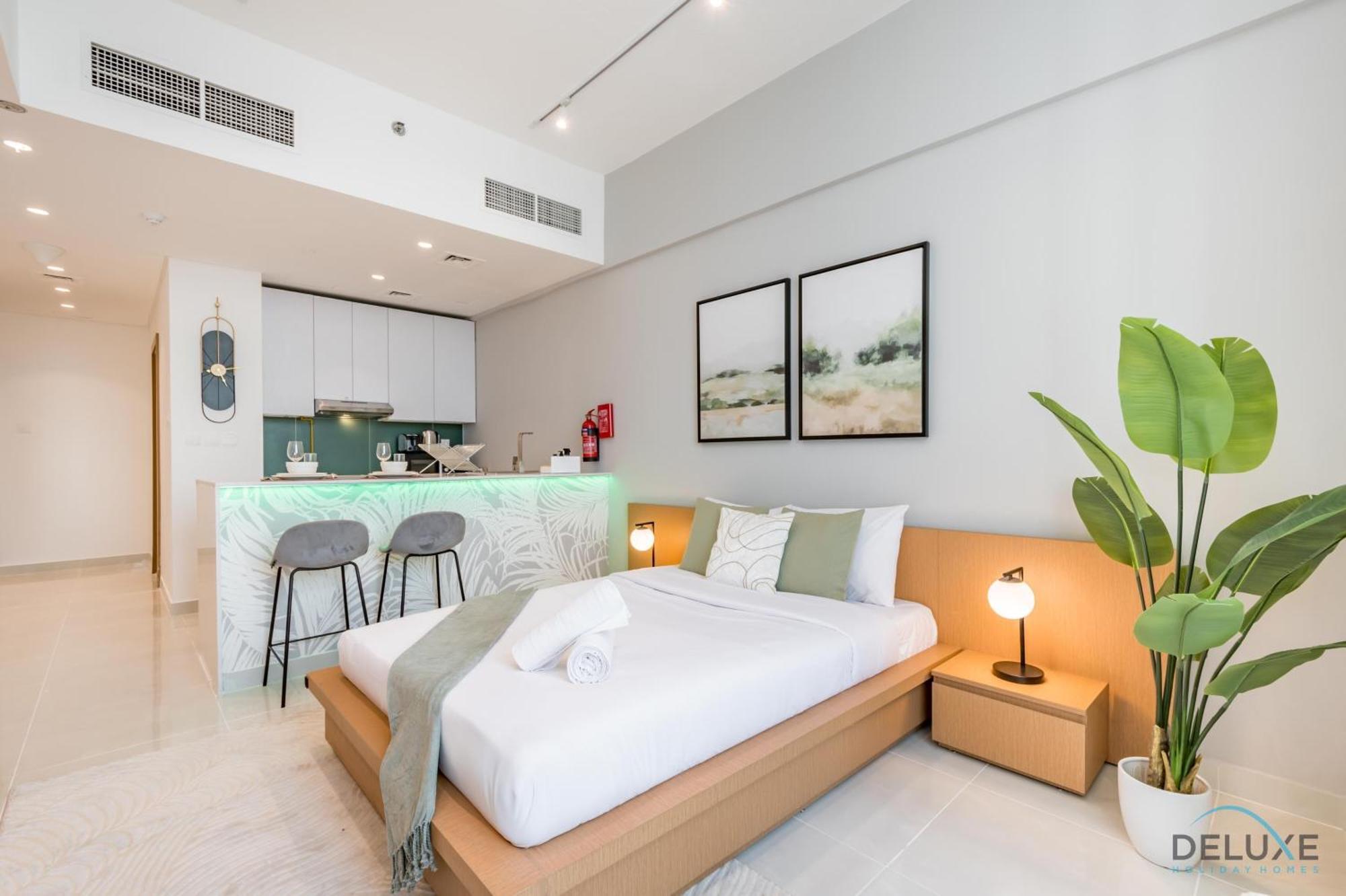 Chic In Blue Wave Tower, Dubailand By Deluxe Homes Dubai