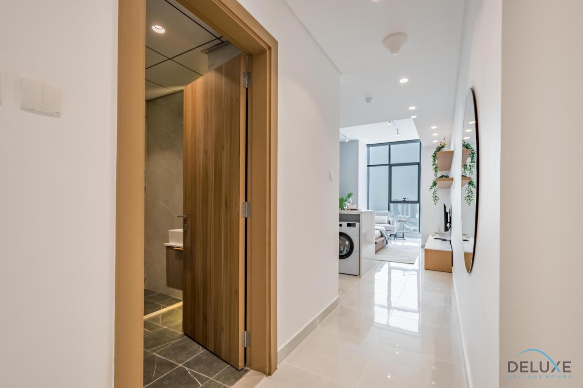 Chic In Blue Wave Tower, Dubailand By Deluxe Homes Dubai
