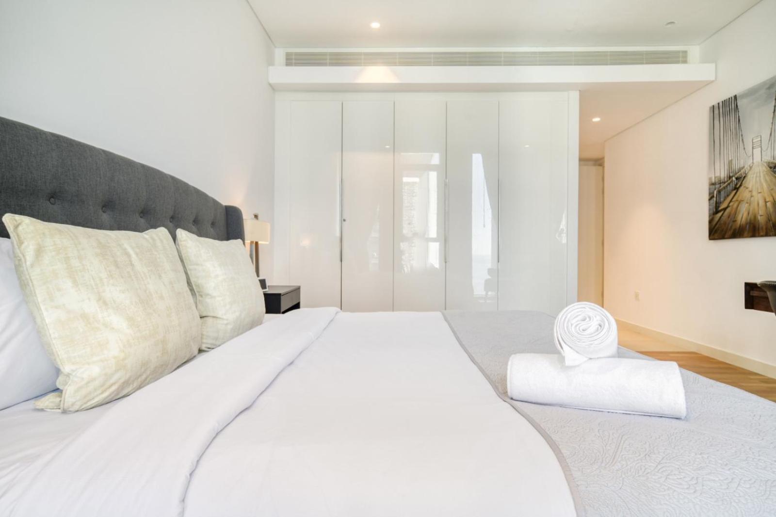Shadow Of The Sun By Lagom Apartment *