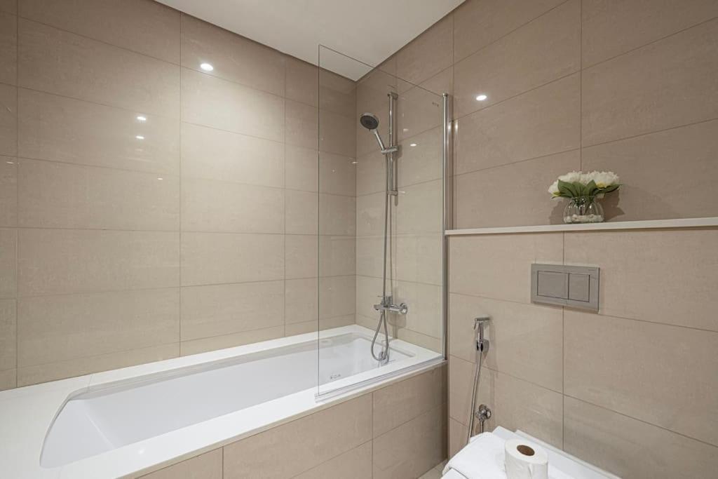 Lux With Full Burj View I 1 Min Mall Apartment Dubai