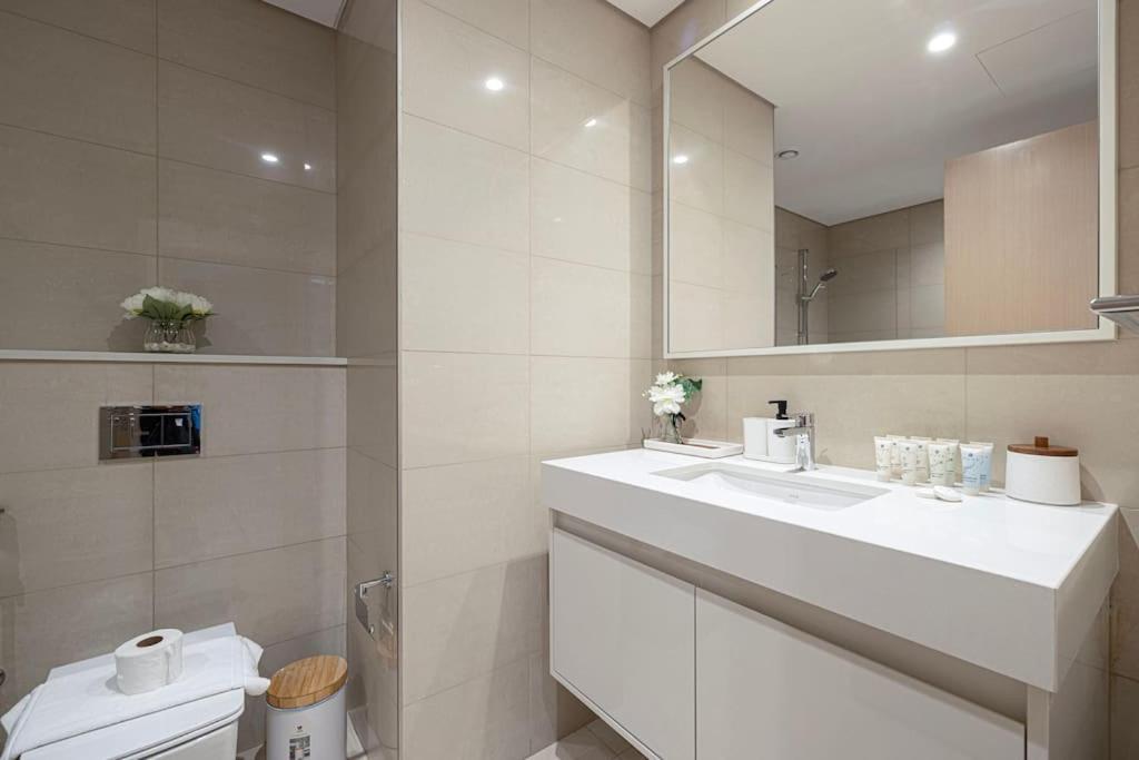 Lux With Full Burj View I 1 Min Mall Apartment *