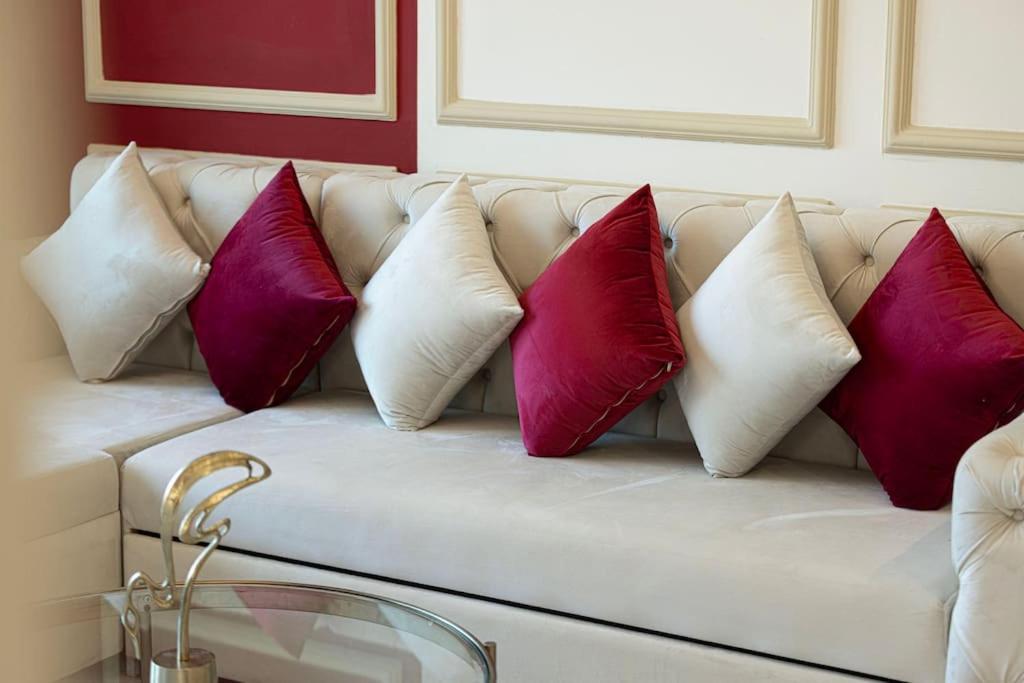 Apartment Lux With Full Burj View I 1 Min Mall Dubai