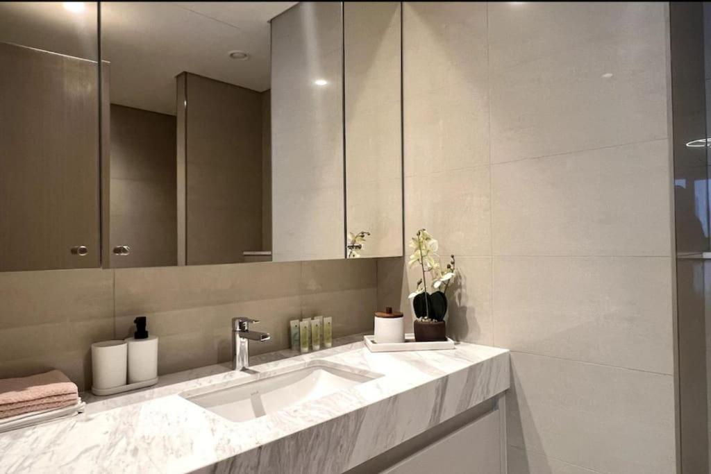 Lux With Full Burj View I 1 Min Mall Apartment Dubai