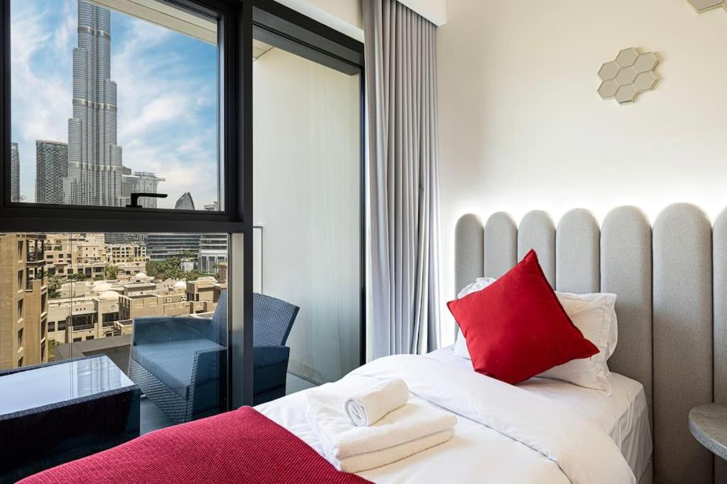 Lux With Full Burj View I 1 Min Mall Apartment *