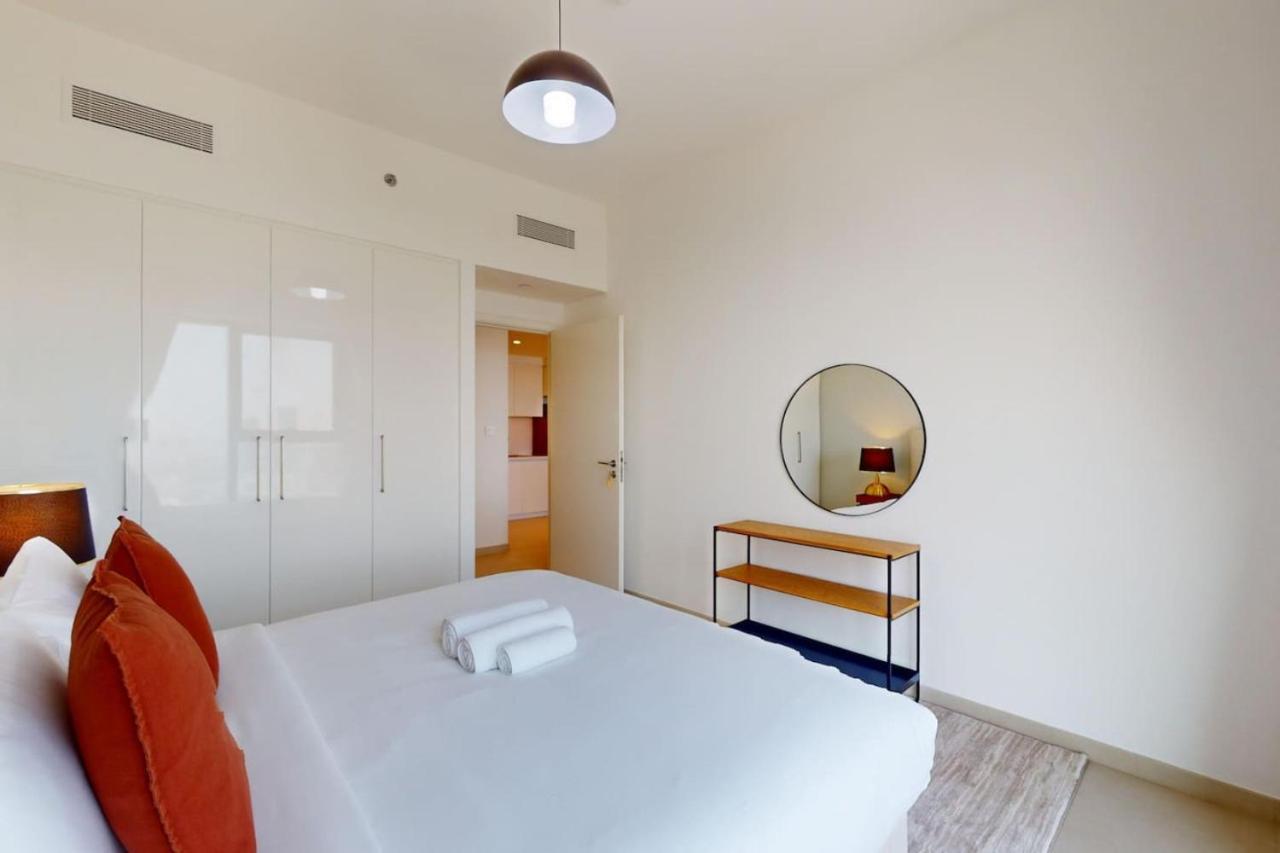 Downtown Views Ii, Tower 2- Calm One Bedroom Dubai