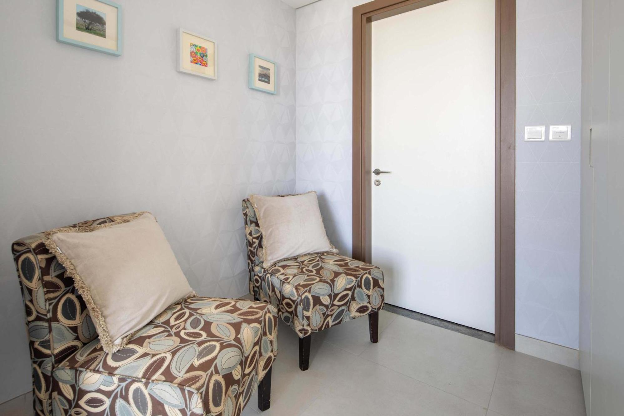 Frank Porter - 1 Residences 1 Apartment