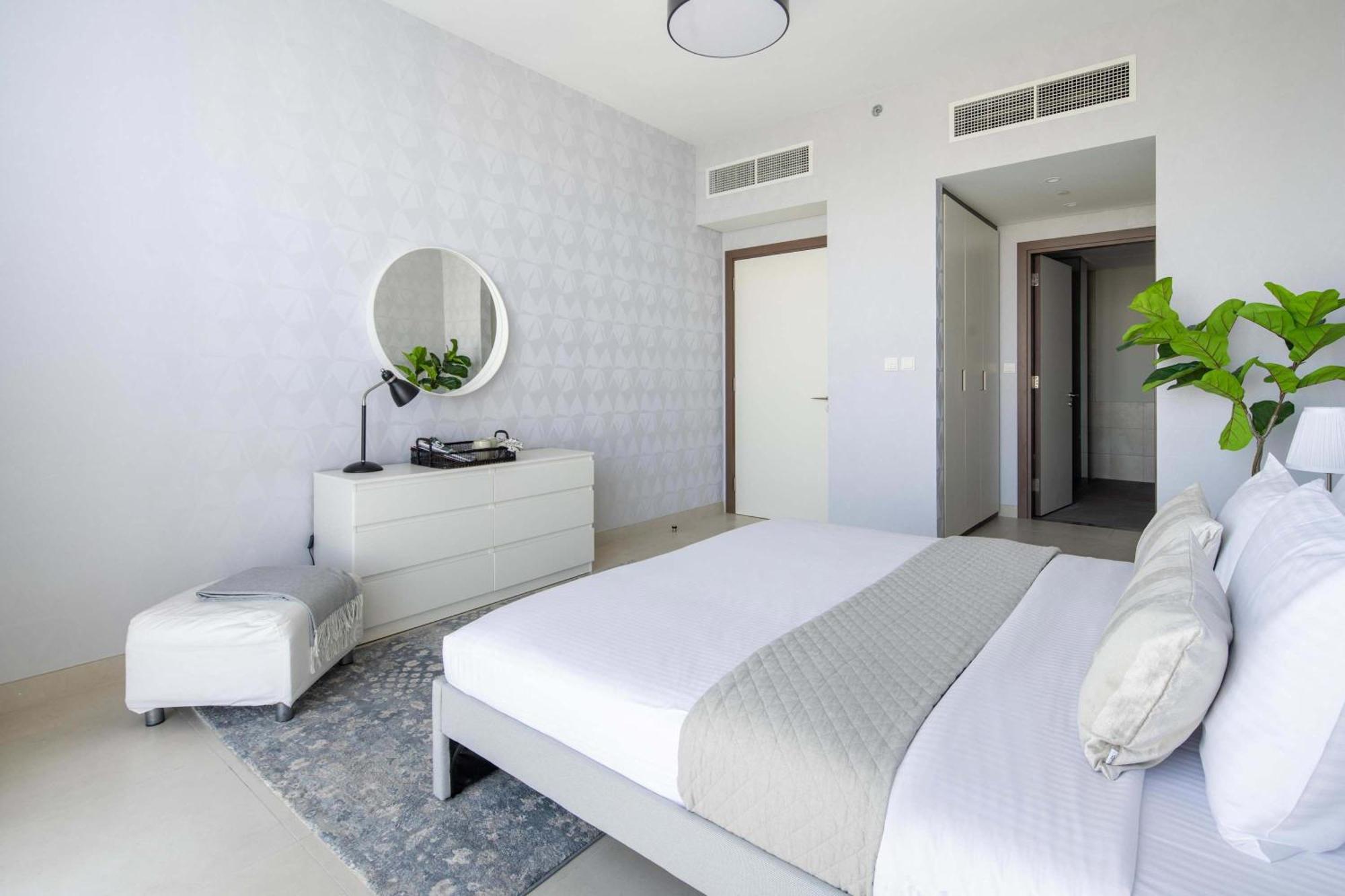 Frank Porter - 1 Residences 1 * Dubai