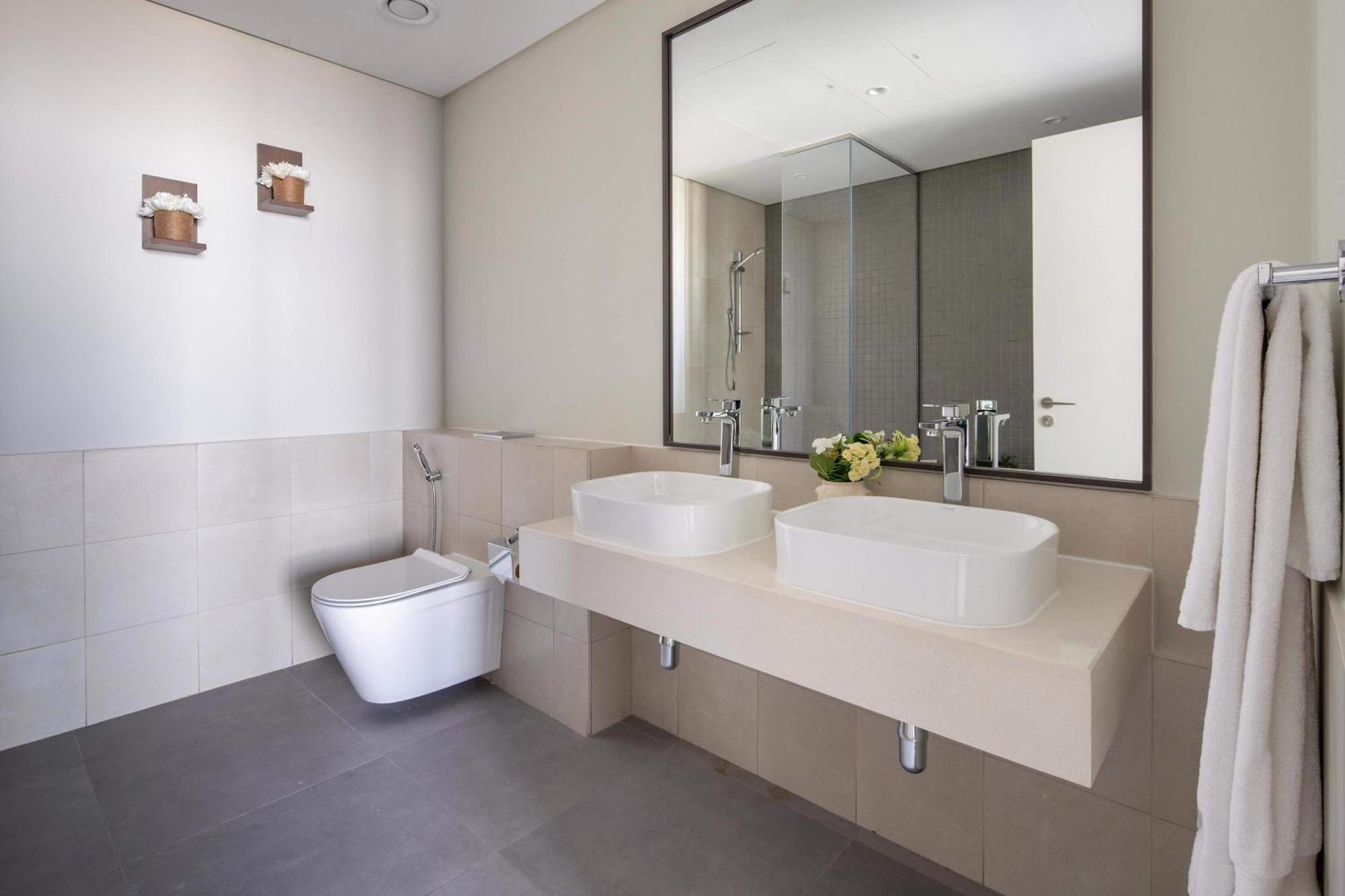 Frank Porter - 1 Residences 1 Apartment Dubai