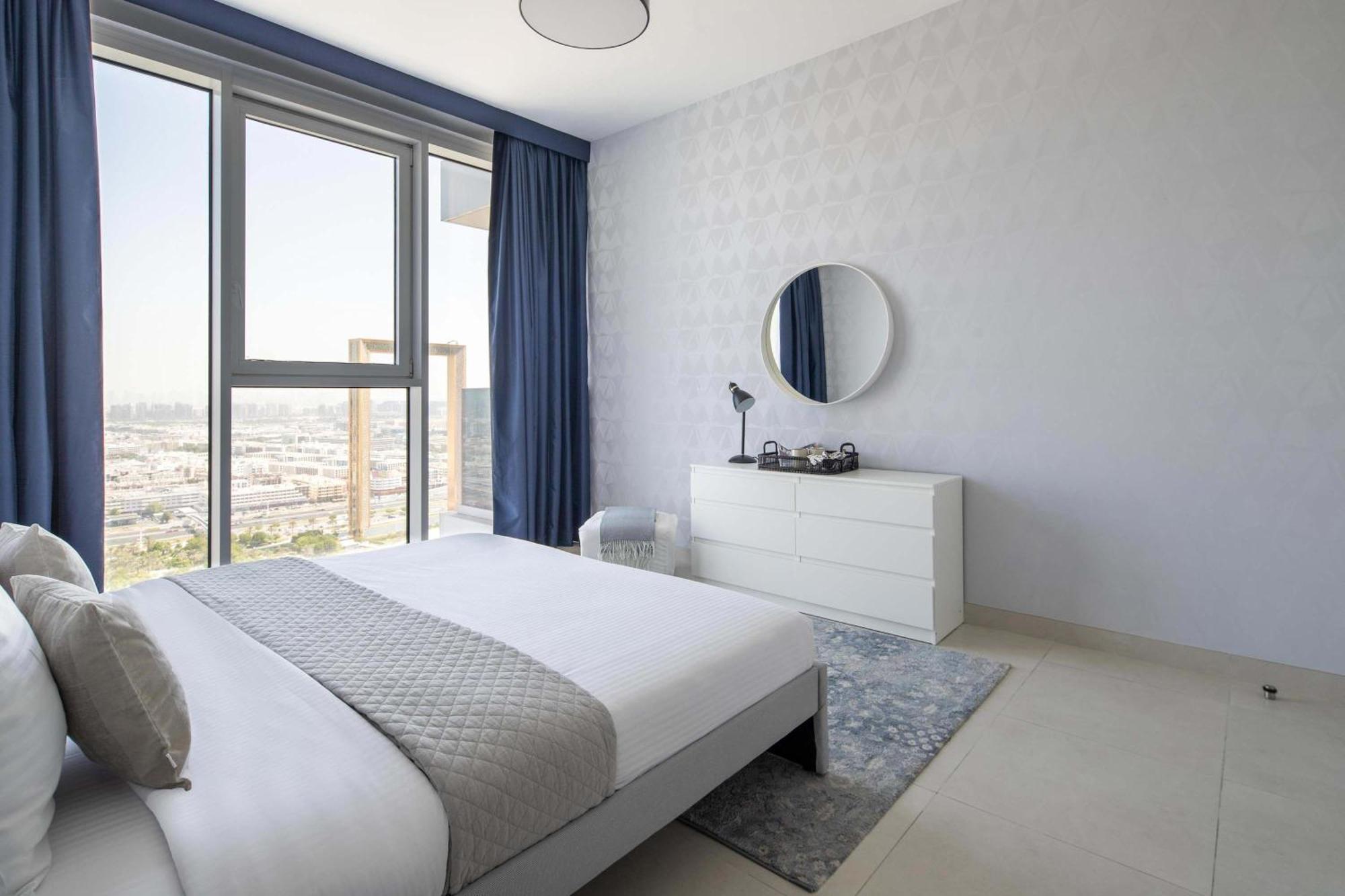 Frank Porter - 1 Residences 1 Apartment