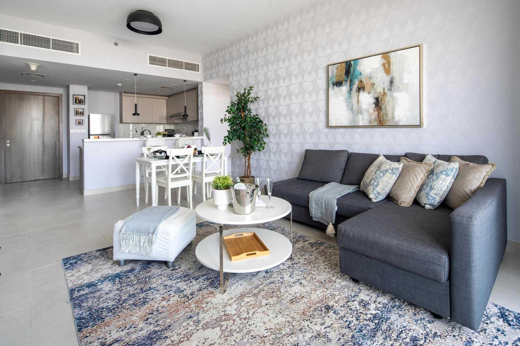 Frank Porter - 1 Residences 1 Apartment *