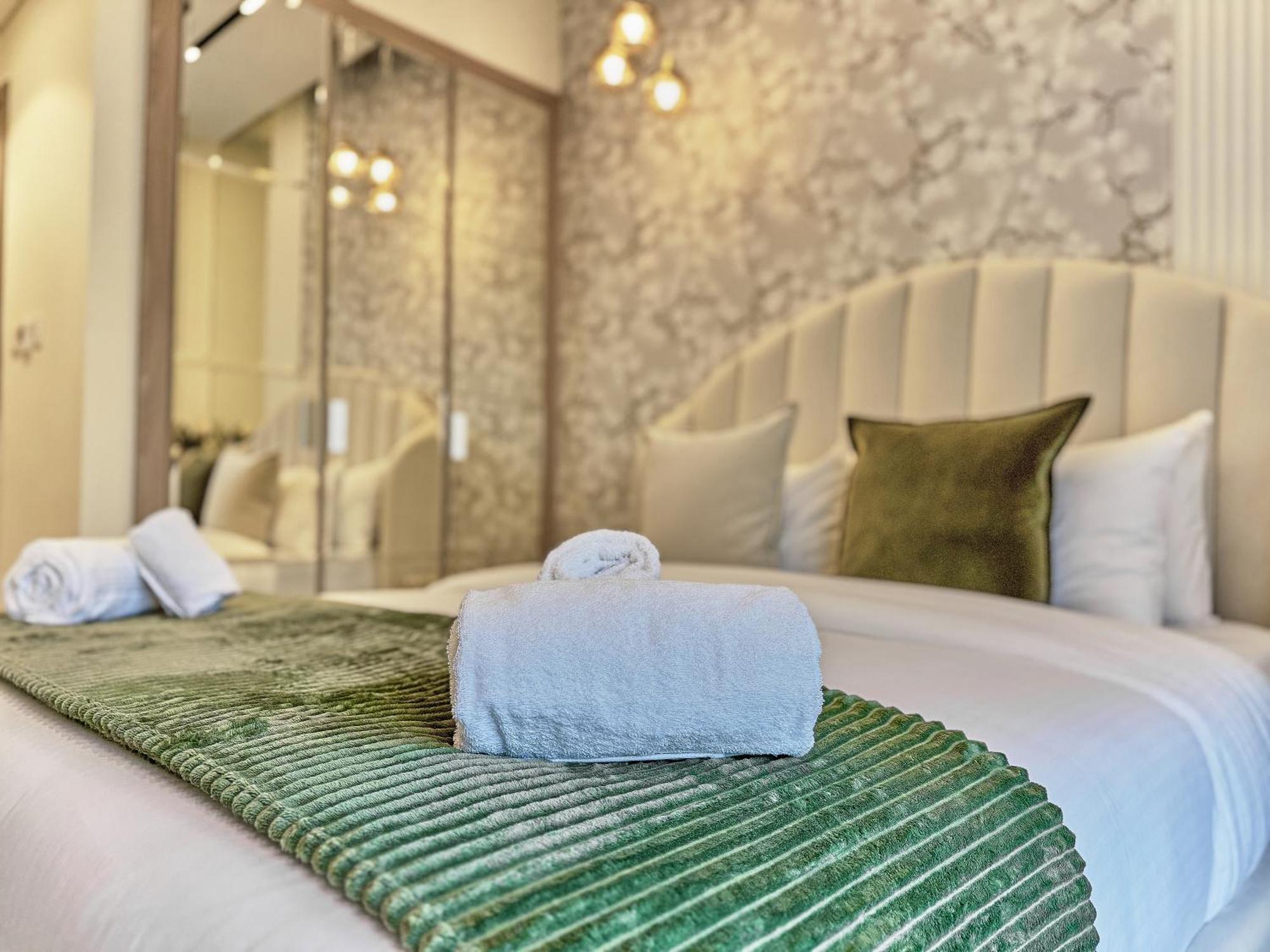 Bright In Azizi Riviera Perfect Getaway Dubai