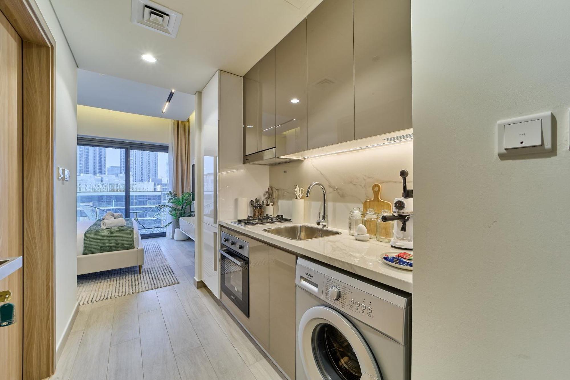 Bright In Azizi Riviera Perfect Getaway * Dubai