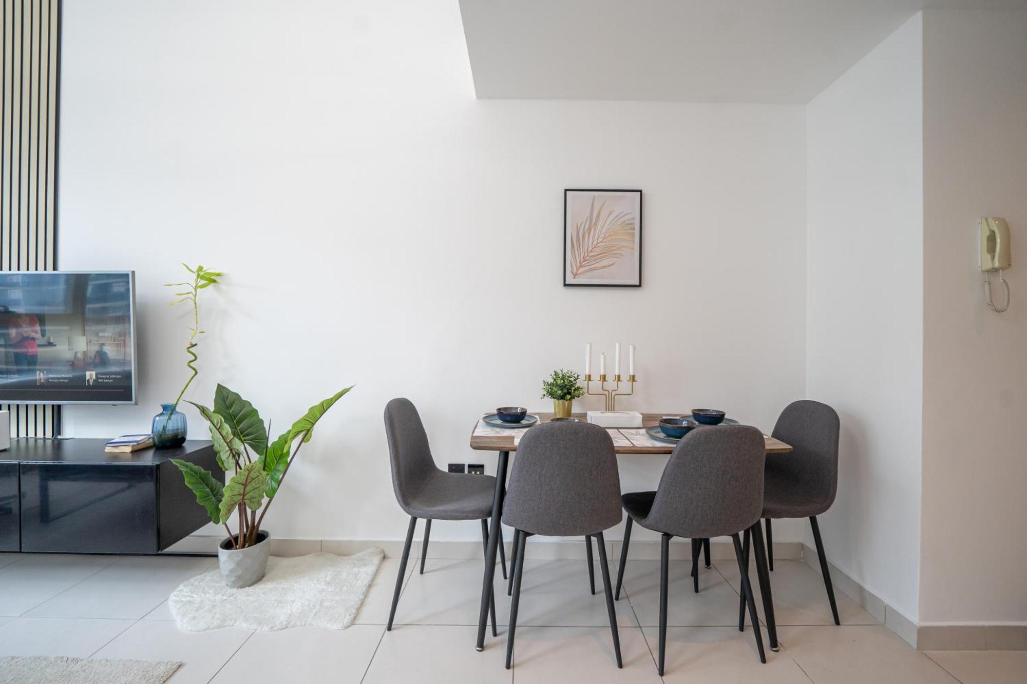 Exquisite Marina View 2 Bedrooms Near Metro And Marina Mall Apartment *