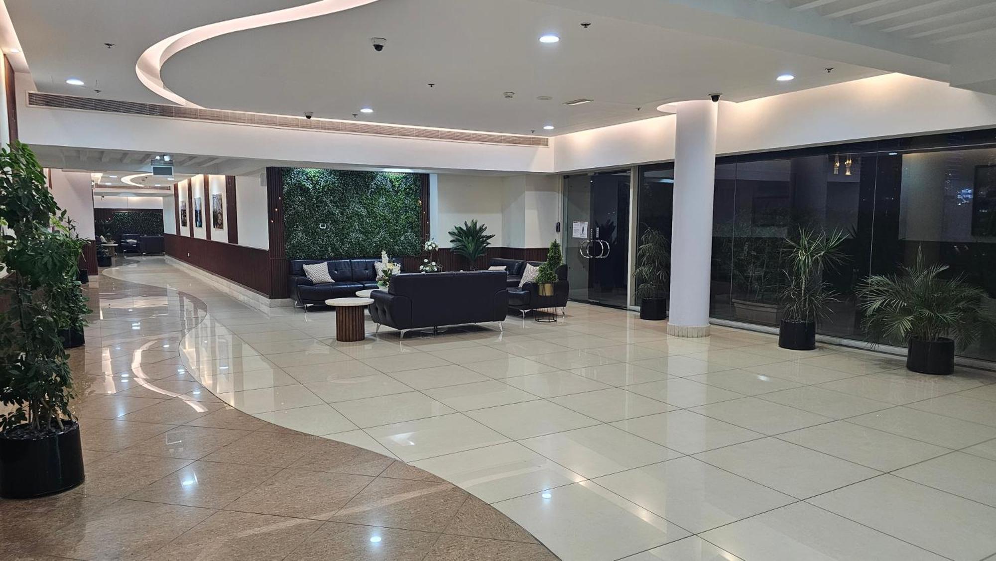 Exquisite Marina View 2 Bedrooms Near Metro And Marina Mall *