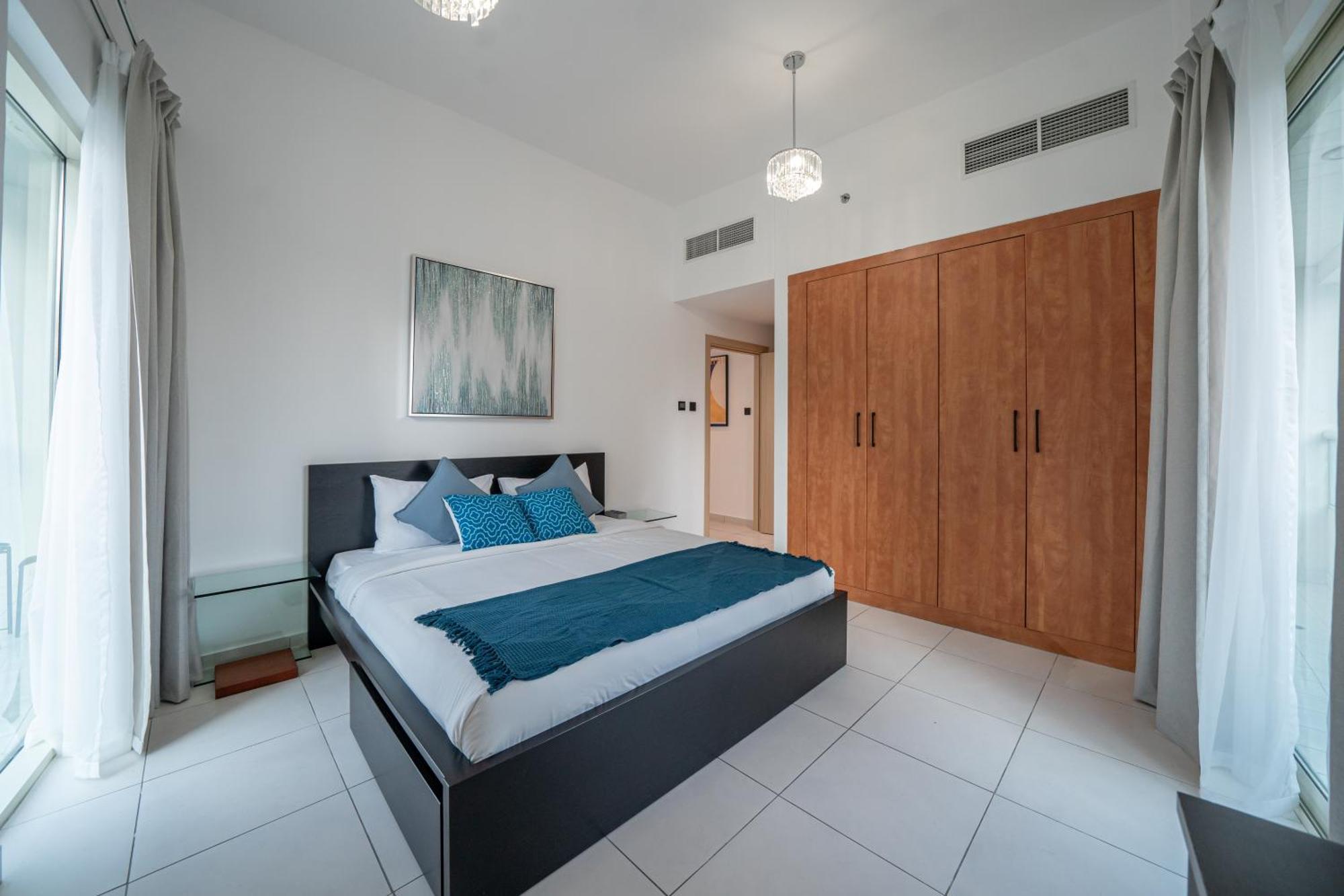 Exquisite Marina View 2 Bedrooms Near Metro And Marina Mall *
