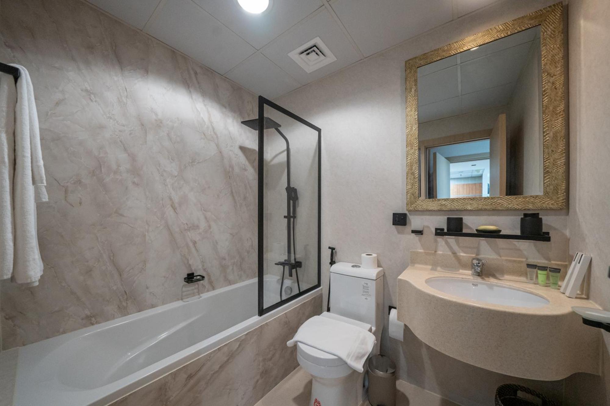 Exquisite Marina View 2 Bedrooms Near Metro And Marina Mall Apartment