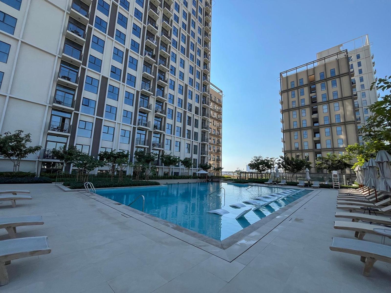 Colorful1br In Hills Next To Mall * Dubai