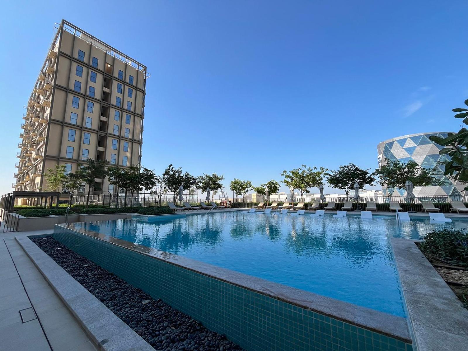 Colorful1br In Hills Next To Mall * Dubai