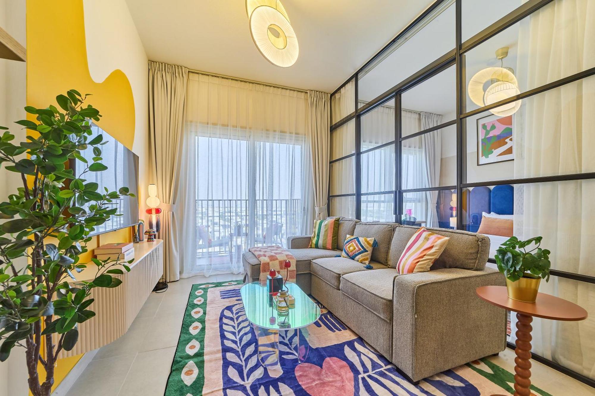 Colorful1br In Hills Next To Mall *