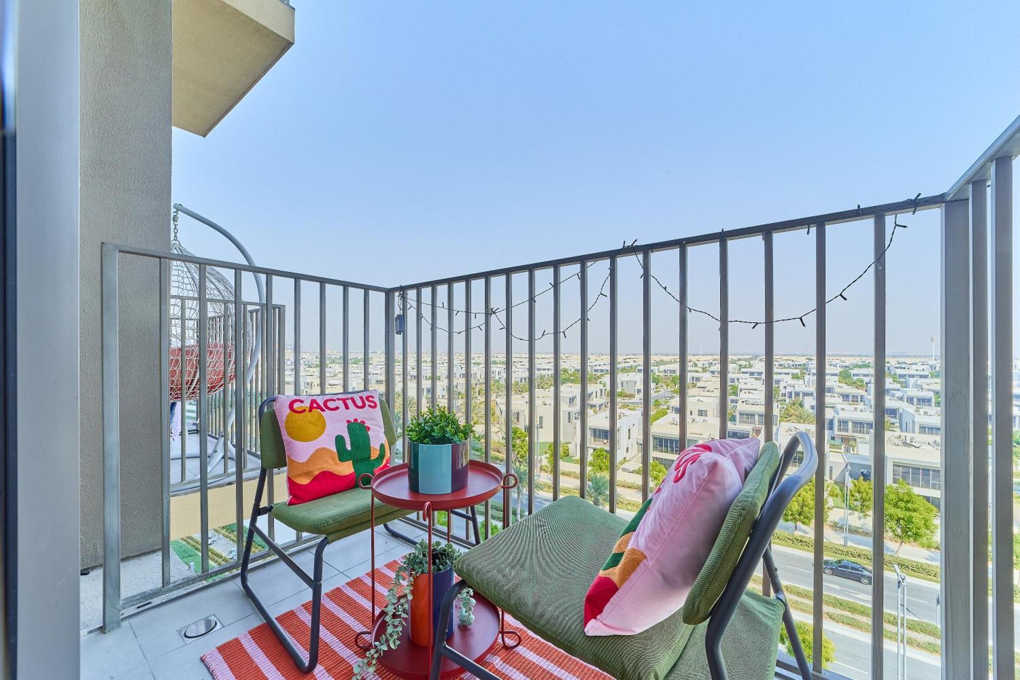Colorful1br In Hills Next To Mall Apartment Dubai