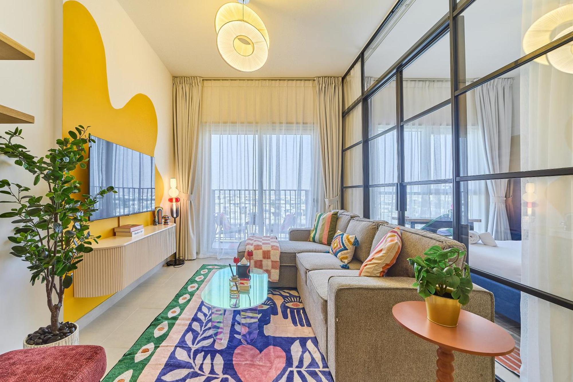 Colorful1br In Hills Next To Mall Apartment *
