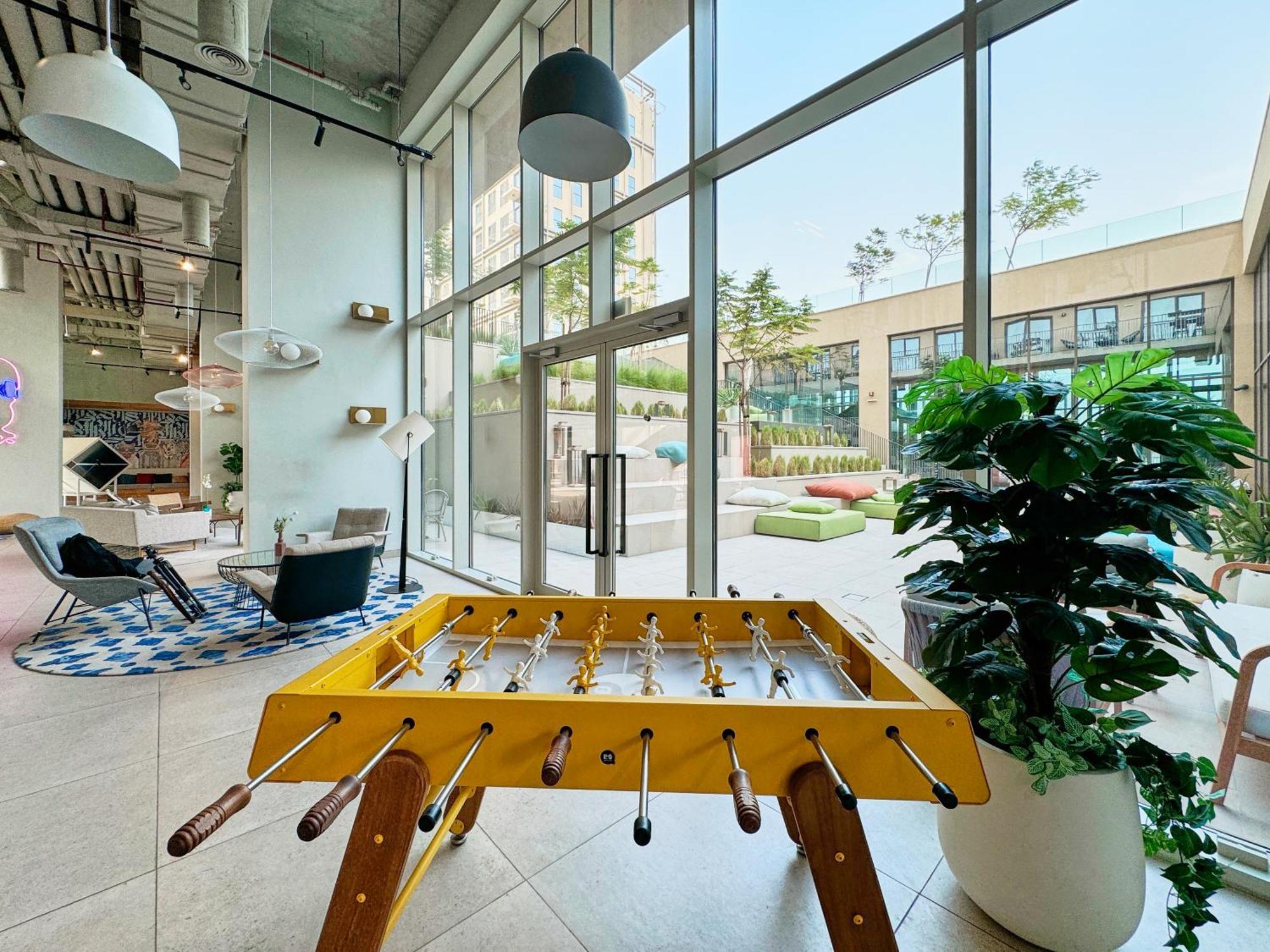 Colorful1br In Hills Next To Mall Apartment